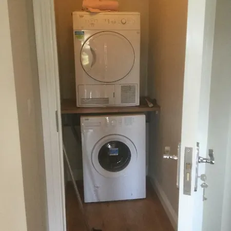 公寓 Private Self-contained Unit
