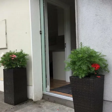 Private Self-contained Unit 公寓 *